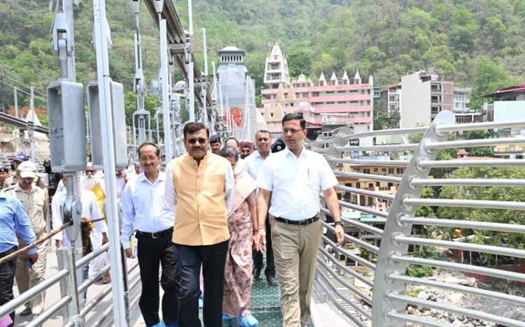 मुख्य सचिव उत्तराखंड द्वारा टिहरी गढ़वाल में बजरंग सेतु एवं हिलान्स हिमालयन भोजनालय का निरीक्षण