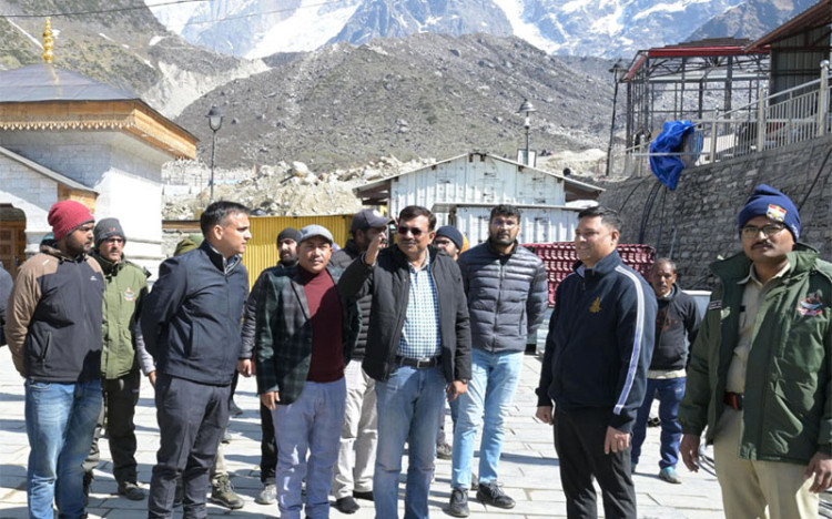 मुख्य सचिव ने केदारनाथ यात्रा व्यवस्थाओं का लिया जायजा