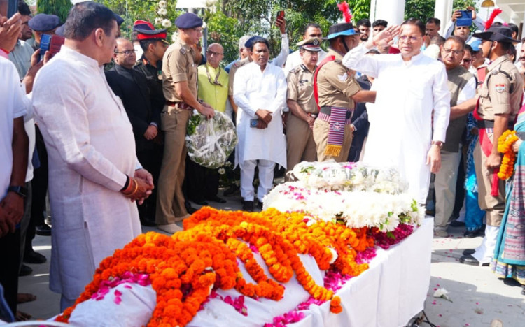 उपराष्ट्रपति और मुख्यमंत्री धामी ने मेजर जनरल खंडूड़ी को श्रद्धांजलि अर्पित की