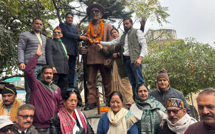 पेशावर कांड के नायक वीर चंद्र सिंह गढ़वाली की जयंती पर कांग्रेसजनों ने दी श्रद्धांजलि