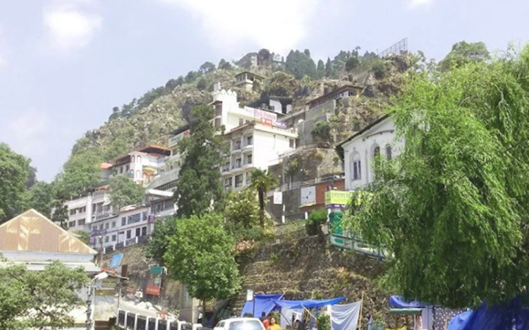 दिल्ली एनसीआर के प्रदूषण से दूर मसूरी में लगा सैलानियों का तांता