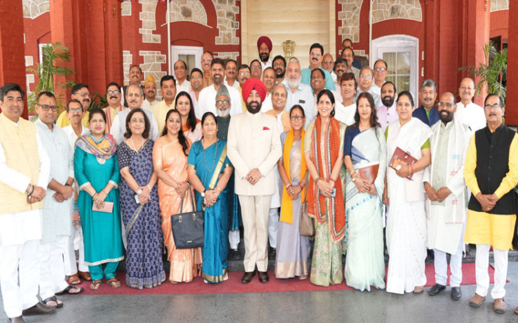 नियुक्त दायित्वधारियों ने की राज्यपाल से मुलाकात